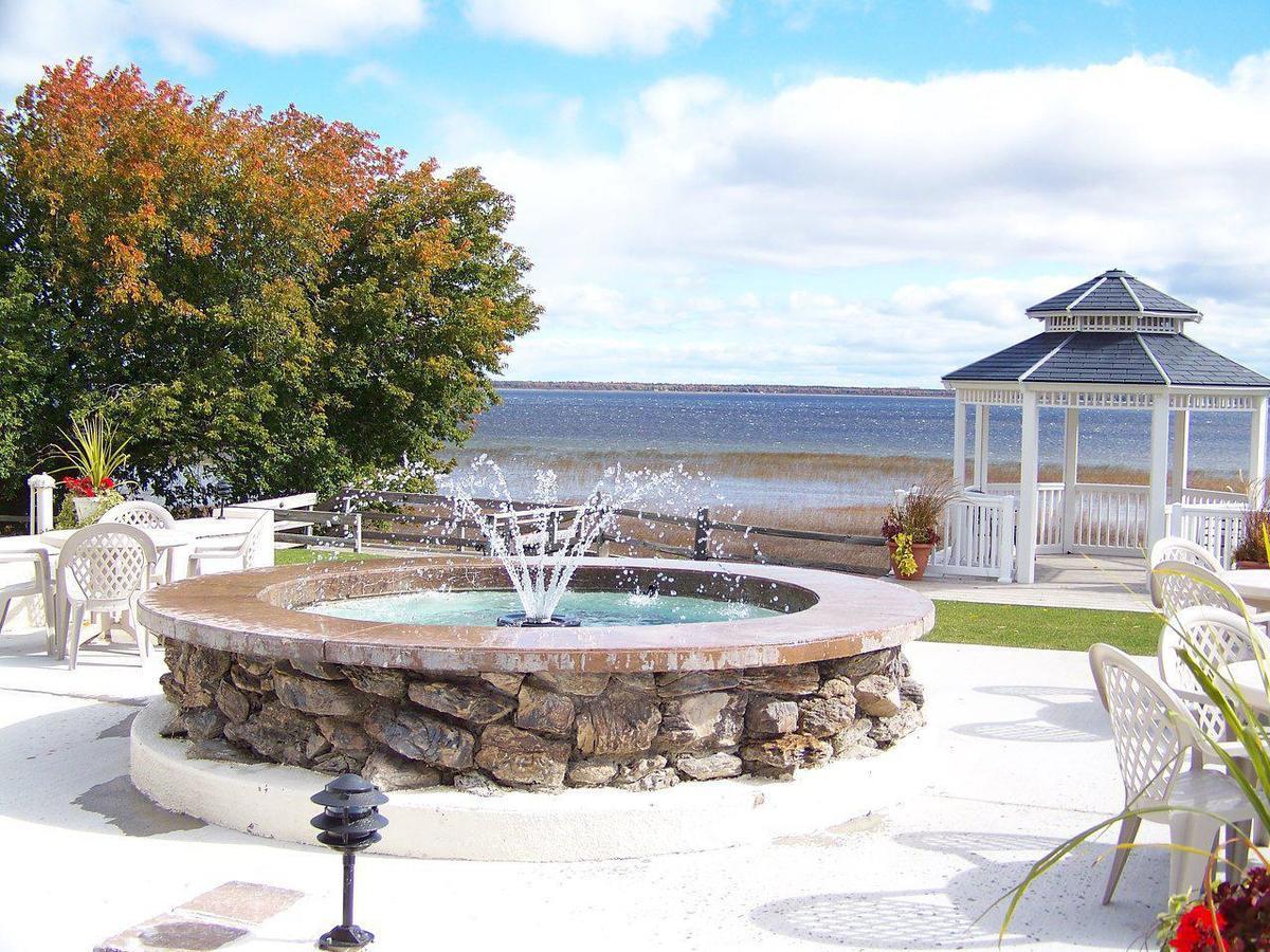 Terrace Bay Hotel - Lakefront Escanaba Exterior foto