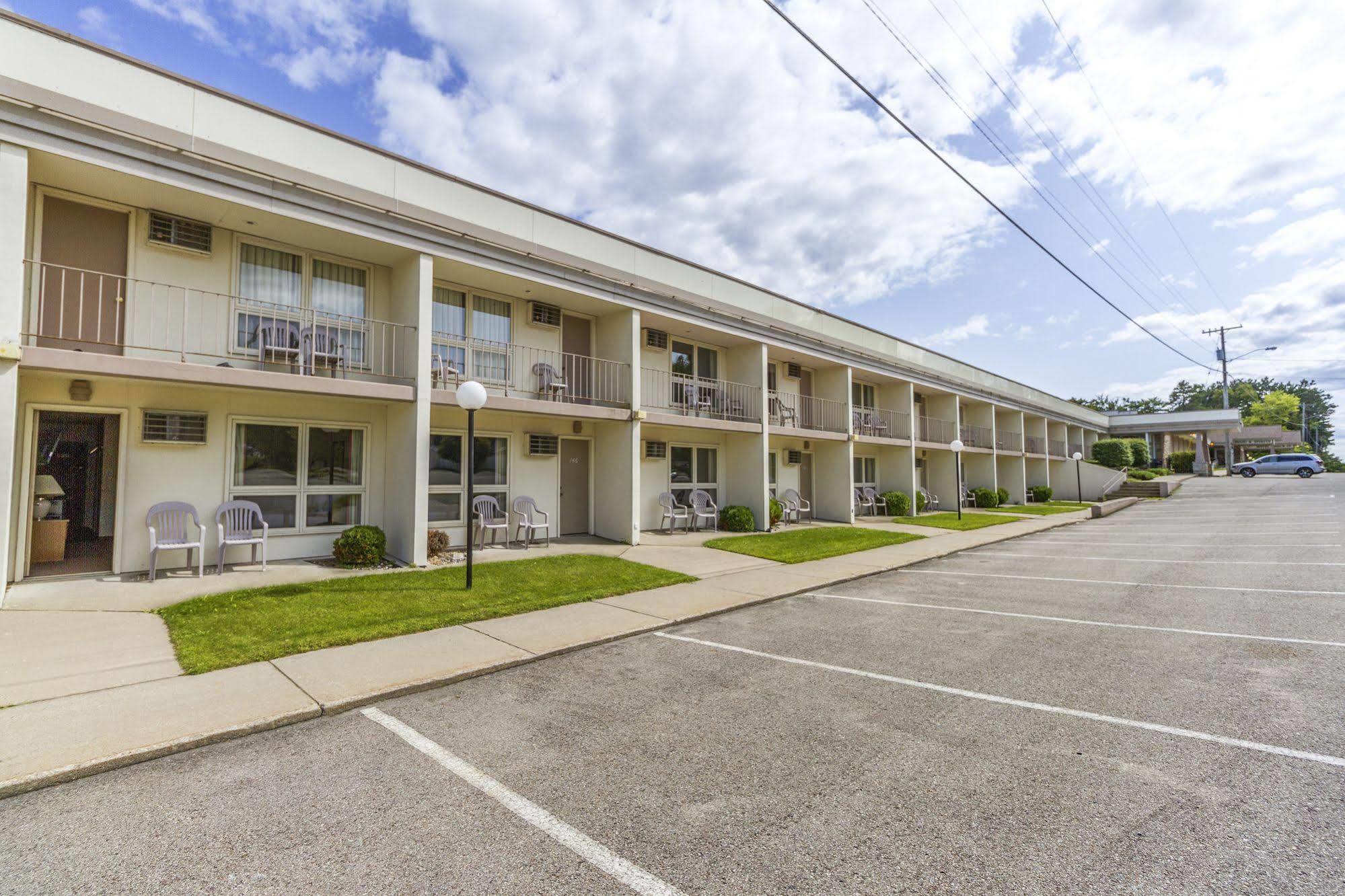 Terrace Bay Hotel - Lakefront Escanaba Exterior foto