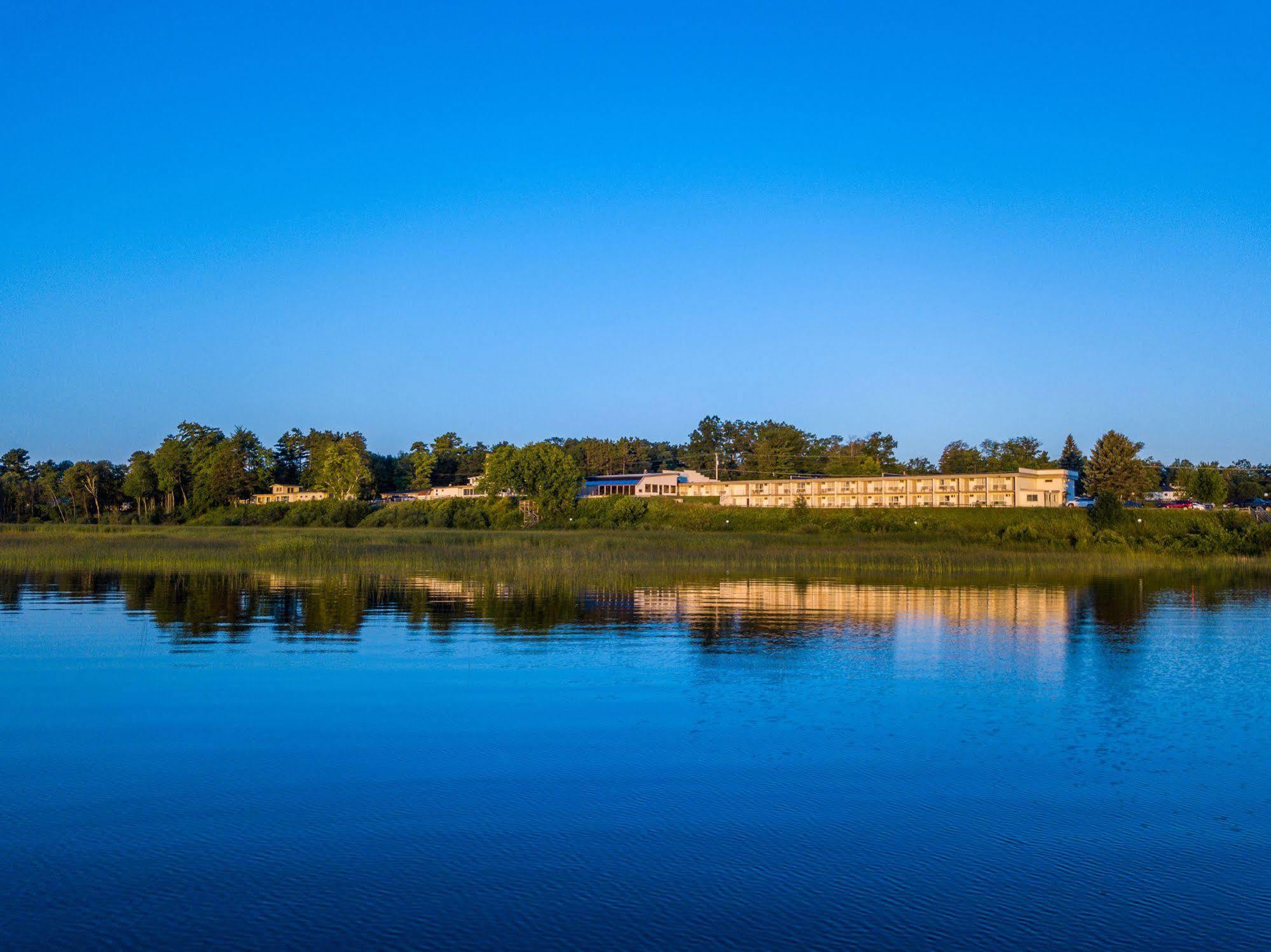 Terrace Bay Hotel - Lakefront Escanaba Exterior foto