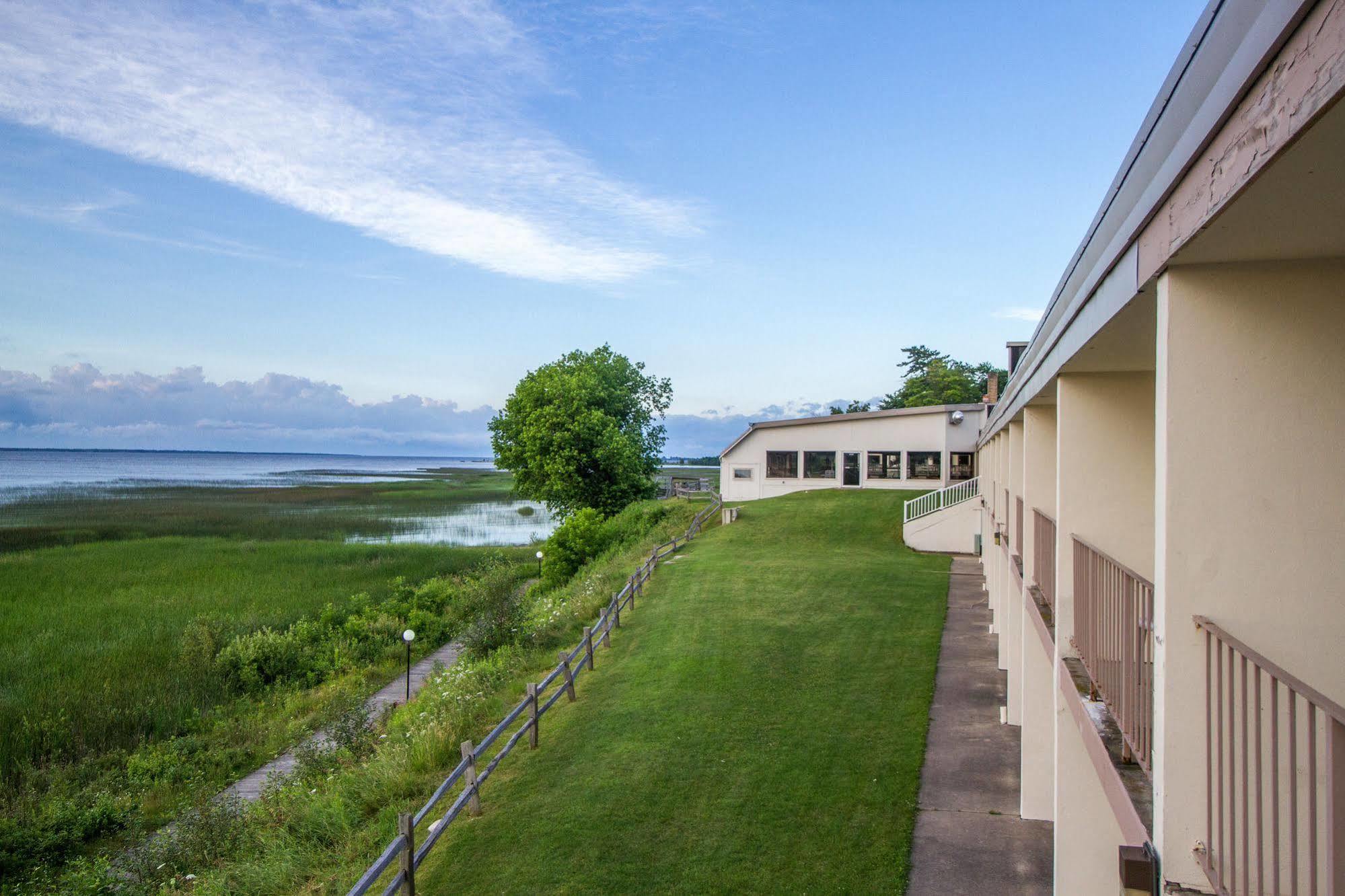 Terrace Bay Hotel - Lakefront Escanaba Exterior foto