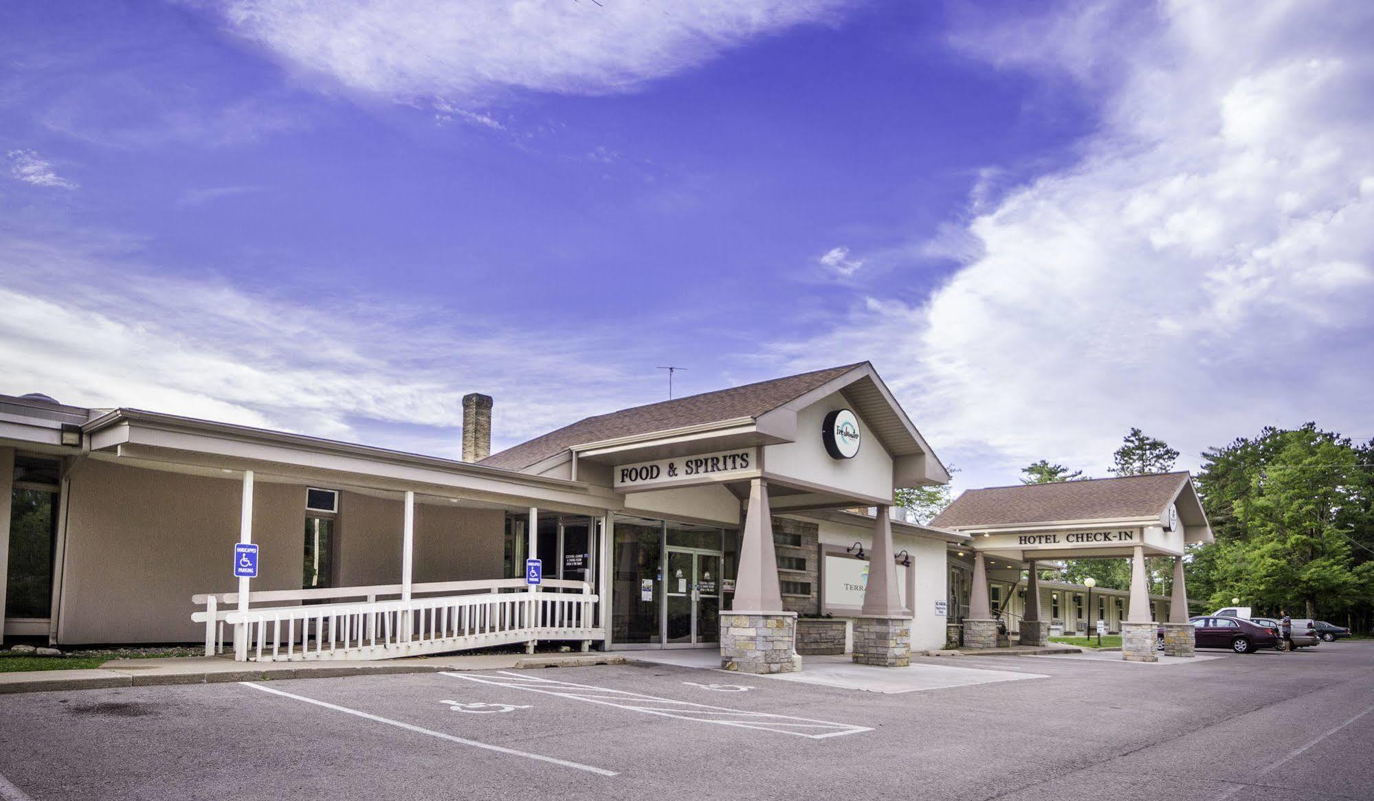 Terrace Bay Hotel - Lakefront Escanaba Exterior foto